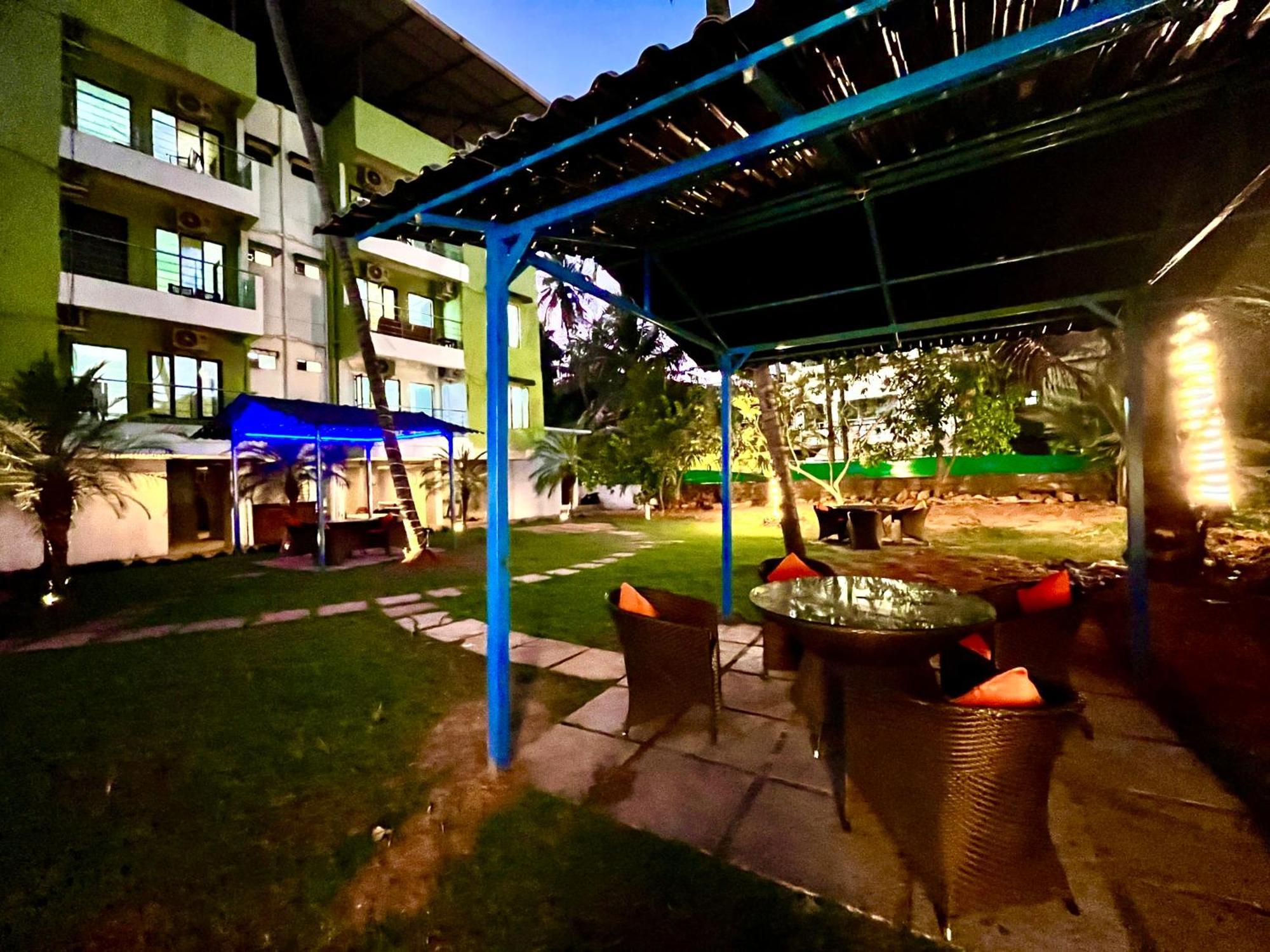 Summer Beach Resort, Goa - #Near Baga Beach #Swimming Pool #Garden #Bar #Lift #Premium Rooms #Property Of The Year #70565-84665 Calangute Exterior photo